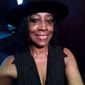 Meet your Posher, Deborah